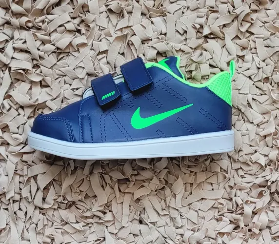 Tênis Nike infantil de crepe