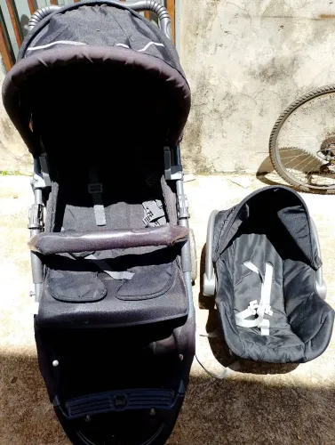 vendo carrinho de bebê bem conservado com umas marcas de uso com bebê conforto 