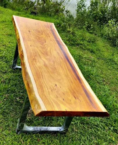 Mesa rústica maciça! Ótima oportunidade! 