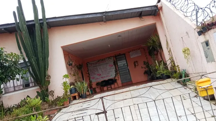 Alugo casa em alvenaria