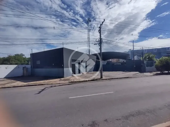 Salão comercial e barracão no Porto codigo: 347294