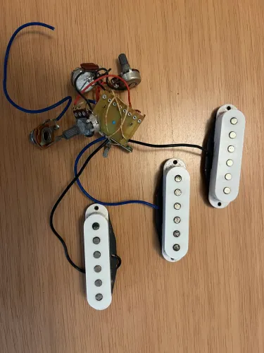 Set Captadores SSS Squier Standard Stratocaster - Alnico V (Original Fender/Squier)