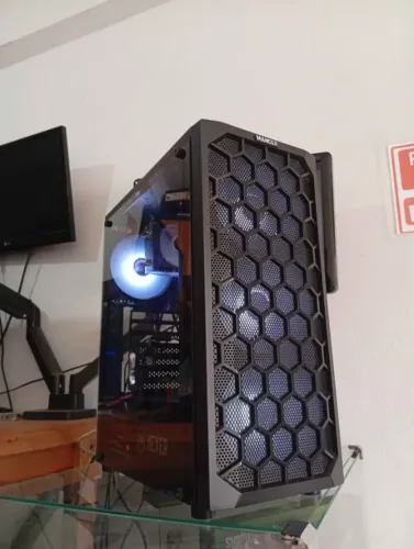 PC Gamer: Core i7, GTX 1060, SSD .