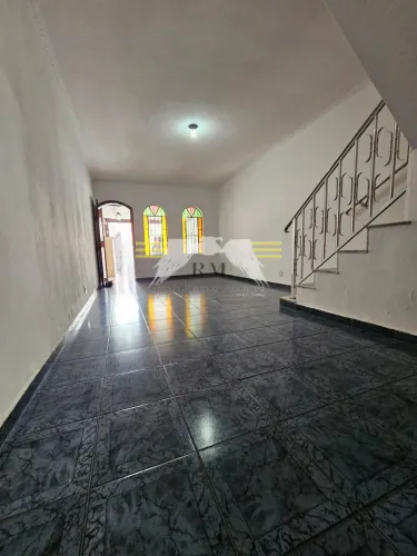 SOBRADO PARA LOCAÇÃO - 80m² - 2 DORMITÓRIOS - SALA - COZINHA - 2 BANHEIROS - VAGA - ÓTIMA 
