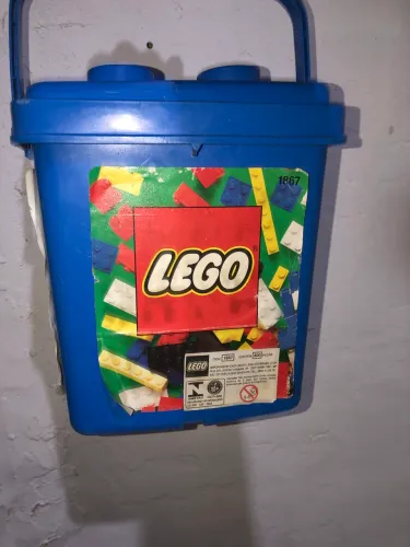 Mega Lote LEGO Original 2,5kg + 20 Minifiguras + 4 Placas + Balde + Manual