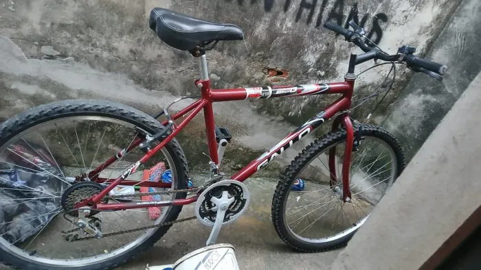 Bicicleta excelente pra faze seus exercícios bom anda tranquilo 