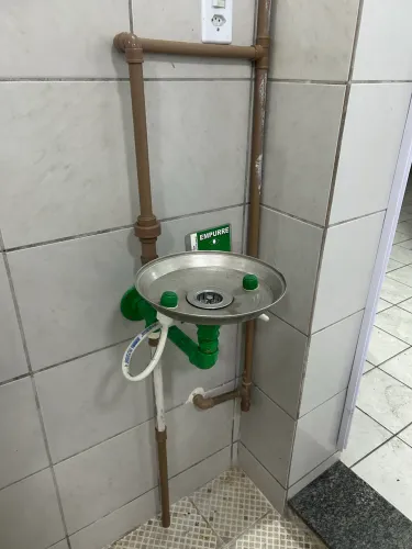 Lava olhos