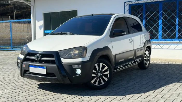 Toyota Etios Cross 1.5 Flex 16V 5P Mec. 2014