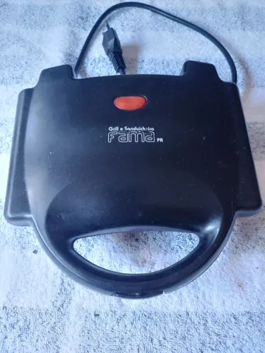 Grill sanduicheira marca Fama usada funcionando perfeitamente