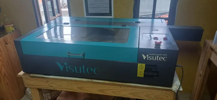 Máquina de corte a laser 60x40. Acompanha estabilizador e bomba d'agua
