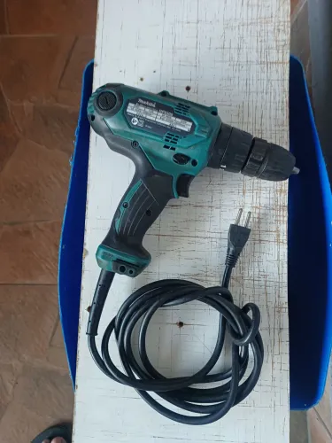 Furadeira e parafusadeira makita HP 0300