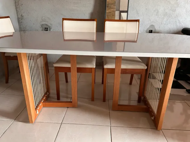 Mesa para sala de estar.