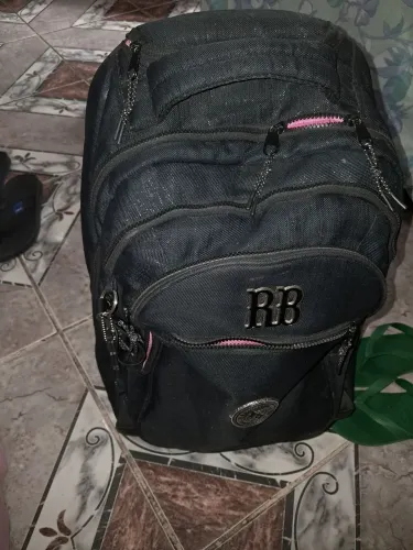Vendo um kity de bolsa Rebeca bombom semi nova valor 400 telefone *95