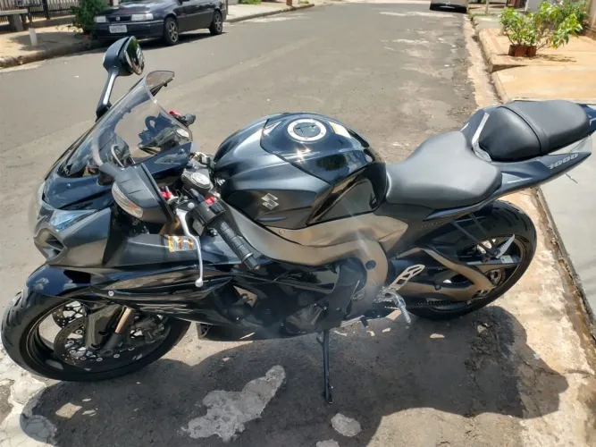 Suzuki GSX R 1000 2011 km 45.000 Preta