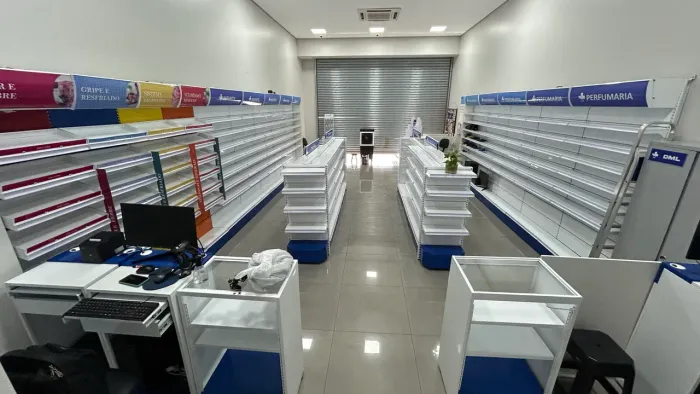 OPORTUNIDADE - VENDA DE MOBILIÁRIO COMERCIAL