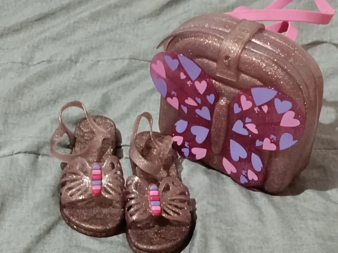 Sandália Barbie com mochila