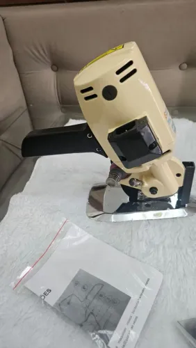 Máquina de Cortar tecido Yamata Ycm - 40  ( 220 V )