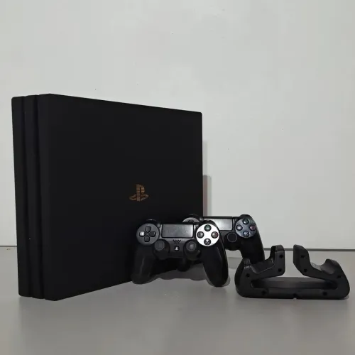 PS4 Pro 1TB com 2 controles originais e base de carregamento - SOMOS E-COMMERCE