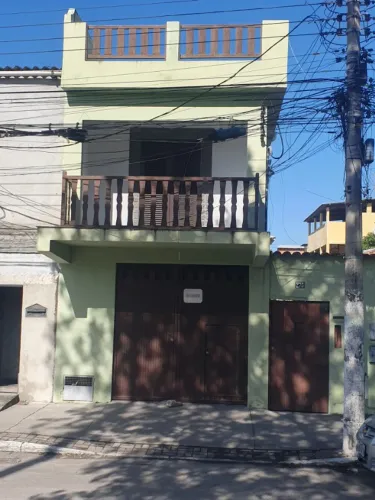 Alugo casa com terraço no Guarani