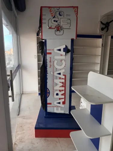 Móveis de Farmácia e outros