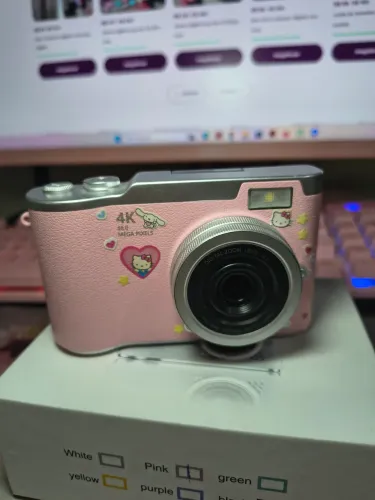 Câmera digital rosa fofa