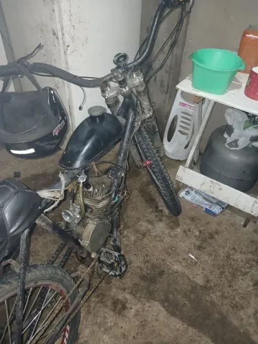 Vendo ou troco.motorizada 80 cilindrada zera de tudo.