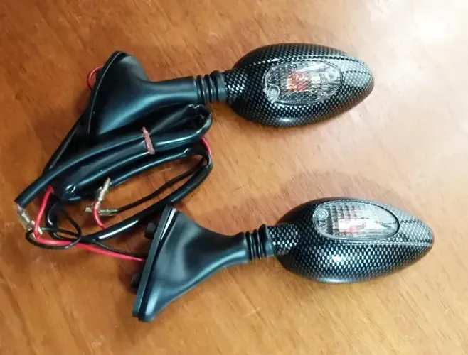 Par de espelhos retrovisores para moto marca Emgo