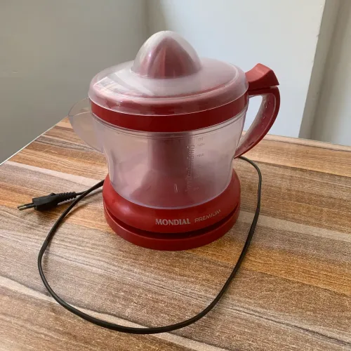 Espremedor Mondial vermelho usado