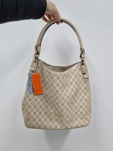 Bolsa feminina NOVA chenson de ombro, com divisória interna e bolsos, cor creme.