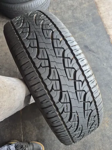 Um pneu 225/60/18 pirelli Scorpion semi-novo (250 em 2× no ct