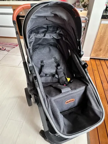Carrinho + bebê conforto