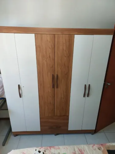 Guarda-roupa 6 portas 2 gavetas