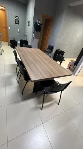 MESA E CADEIRAS PARA ESCRITORIO