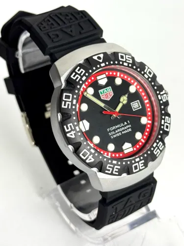 Relógio TAG Heuer Formula 1 Solargraph ? Preto e Vermelho | Pulseira de Borracha