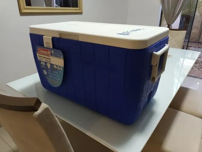 Caixa térmica cooler 48QT Coleman 45,4 litros para alimentos e bebidas