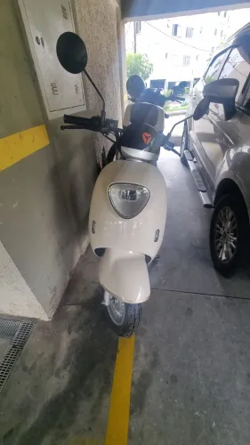 Moto eletrica pouquíssimo usada!!