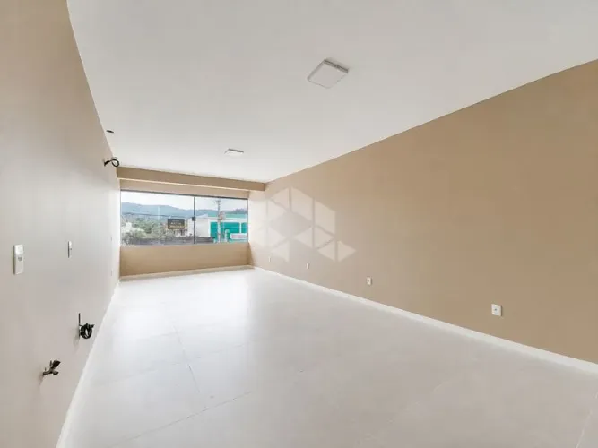 Sala Comercial de 35m² com Vista para a Avenida no Santa Mônica