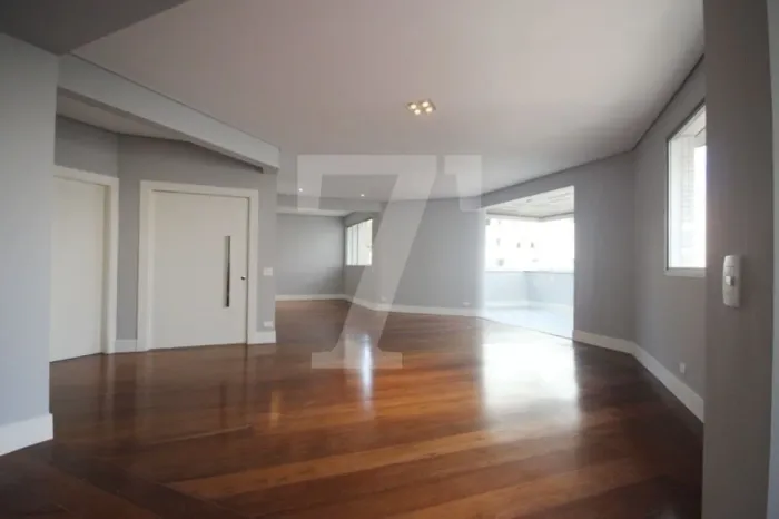 Apartamento à venda em Moema.