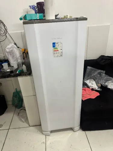 Geladeira tá novinha só pegar e usar 
