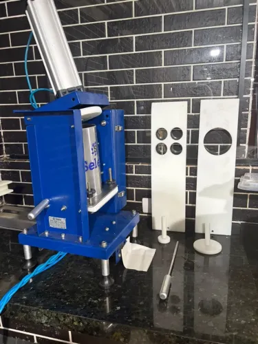 Vende-se formadora semi-automática de hamburguer