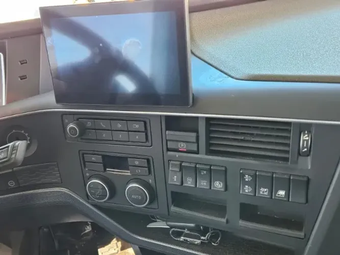 Volvo FH 460 6x2 Globetrotter Teto Alto Automático Ano 24 Mola Mídia Grande geladeira