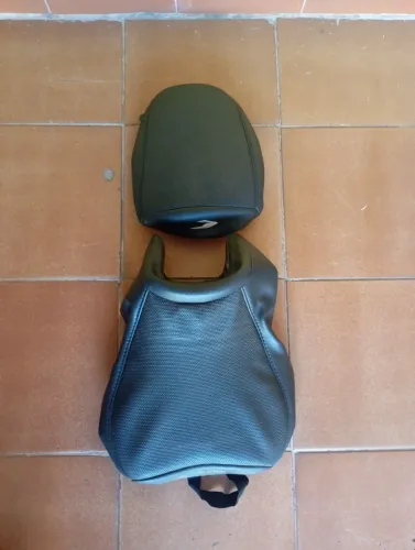 Capas comfort GV para banco de moto Bajaj Dominar 250/400
