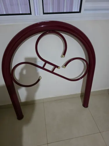 Cama de solteiro, aço industrial, reforçada