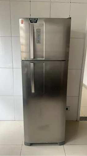 Vende se geladeira eletrolux seminova