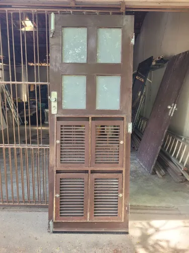 Porta de madeira massaranduba maciça aparelhada