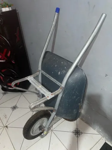 Vendo carrinho de mão