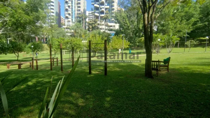 Casa em Condomínio à Venda na Região do Morumbi