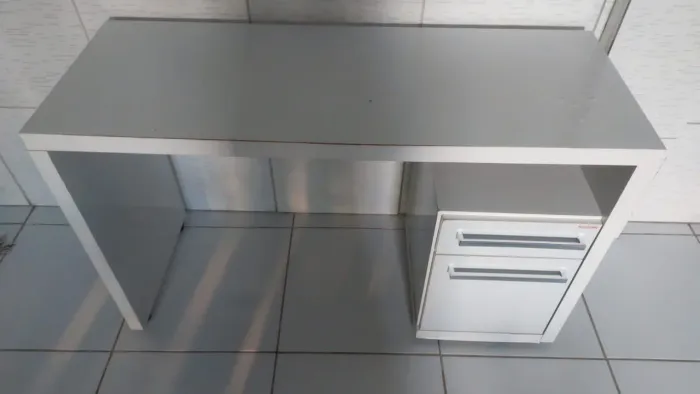 Mesa para computador e estudo 