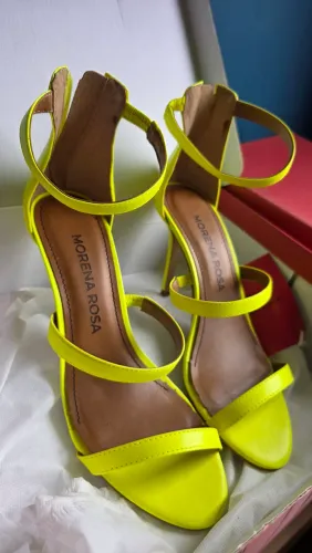 Sandália Morena Rosa amarelo neon, salto fino 10 cm, nº 38, nova na caixa