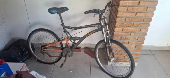 Bicicleta Caloi SK Full Suspension - 21 Marchas - Aro 26 (Usada)